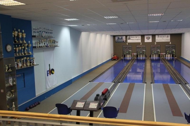 Teke Bowling Centrum Es Sport Panzio Szeged Exterior foto